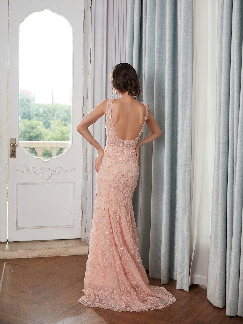 Mermaid Square Neck Backless Blush Pink Colored Lace Wedding Dress With Pearls Flowers