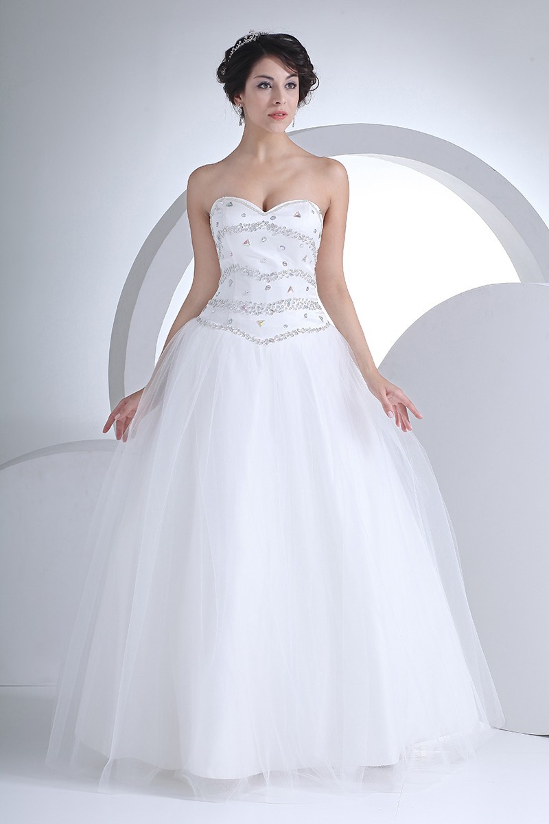 Charming Ball Gown Sweetheart White Tulle Crystal Beaded Wedding Dress ...